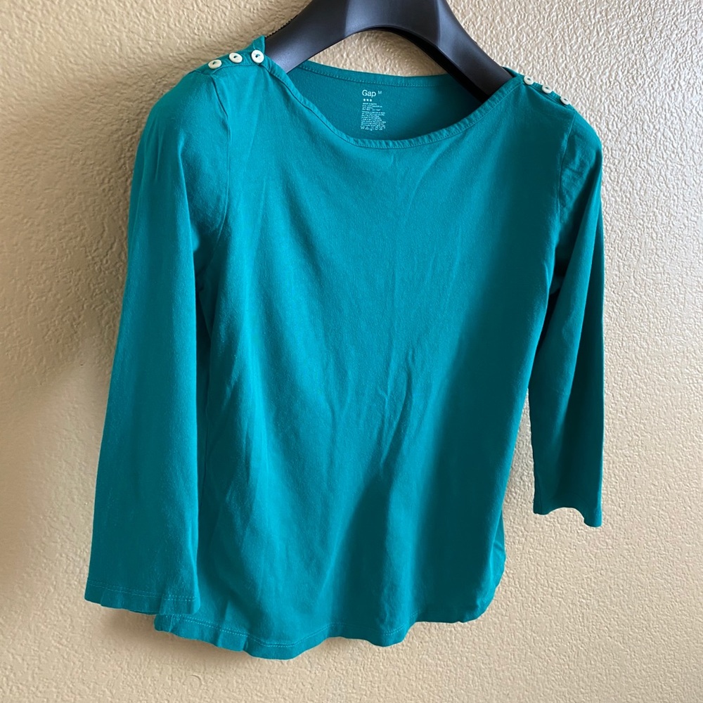 GAP Top - Picture 3 of 4